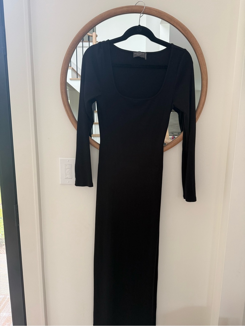 Classic Black Scoop Neck Long Sleeve Maxi Dress